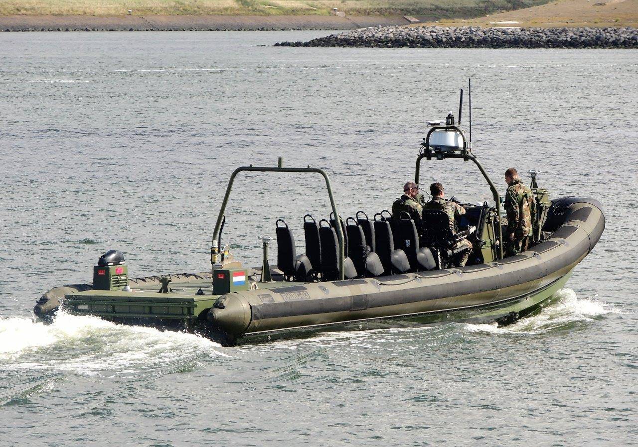 Mariniers Oefenen In Haven IJmuiden 
